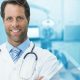 Como obter mais reconhecimento em marketing de saúde médico sorridente com estetoscópio